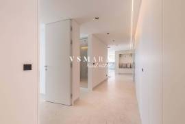 Luxury 4-Bedroom Villa with Panoramic Views over Funchal Bay