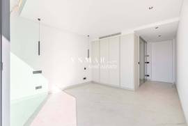 Luxury 4-Bedroom Villa with Panoramic Views over Funchal Bay