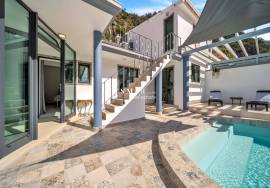 Serene Retreat: Greek-style Home in Madalena do Mar