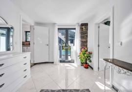 Serene Retreat: Greek-style Home in Madalena do Mar