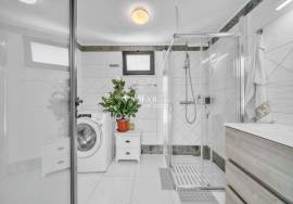 Serene Retreat: Greek-style Home in Madalena do Mar