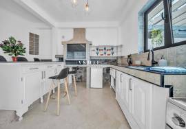 Serene Retreat: Greek-style Home in Madalena do Mar