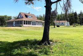 Stunning 5 Bed Beachfront Home For Sale In Beach Point Canada