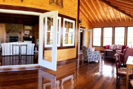 Stunning 5 Bed Beachfront Home For Sale In Beach Point Canada