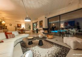 A Landmark Contemporary Villa on Palmares Golf with Sweeping Ocean Views