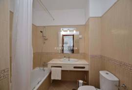 Spacious apartment |Pool | Parking | Renovated