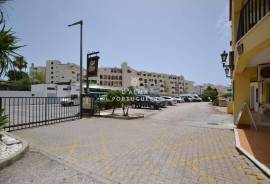 Spacious apartment |Pool | Parking | Renovated