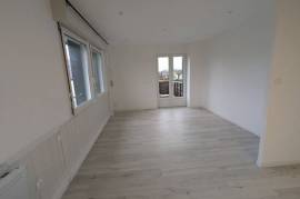 Flats / Apartments for rent - 3 rooms - 73 m2 - LA TRINITE PORHOET - (56490)