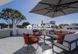 Charming 3-bedroom villa, completely renovated, next to the Pinhal golf course in Vilamoura.