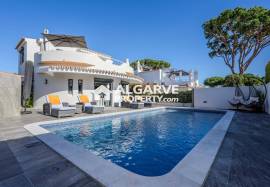 Charming 3-bedroom villa, completely renovated, next to the Pinhal golf course in Vilamoura.