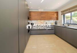 Charming 3-bedroom villa, completely renovated, next to the Pinhal golf course in Vilamoura.