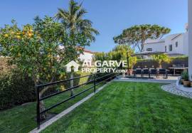 Charming 3-bedroom villa, completely renovated, next to the Pinhal golf course in Vilamoura.