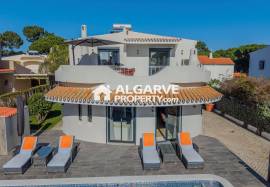Charming 3-bedroom villa, completely renovated, next to the Pinhal golf course in Vilamoura.