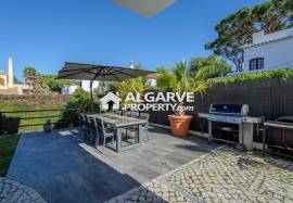 Charming 3-bedroom villa, completely renovated, next to the Pinhal golf course in Vilamoura.