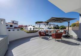Charming 3-bedroom villa, completely renovated, next to the Pinhal golf course in Vilamoura.