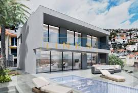 Contemporary Retreat: Exclusive Design for Luxury Three-Bedroom Home with Ocean View