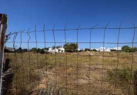 Land for the construction of 150 three- and four-bedroom apartments in Olhão, with an area of ​​9,100 m².