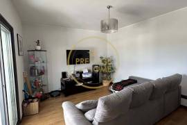 Annual rental of a 3-bedroom apartment semi-furnished with 2 garages, cellar, and pool. Available from July 7, 2026