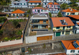 PLOT OF LAND IN ESTREITO DE CÂMARA DE LOBOS PLOT OF LAND IN ESTREITO DE CÂMARA DE LOBOS