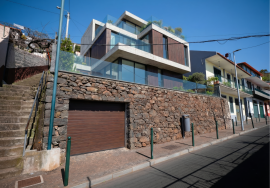 PLOT OF LAND IN ESTREITO DE CÂMARA DE LOBOS PLOT OF LAND IN ESTREITO DE CÂMARA DE LOBOS