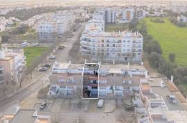 Tavira – 3+1 bedroom townhouse near centre with terraces
