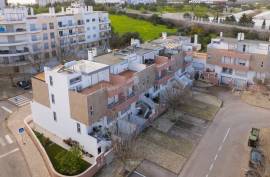Tavira – 3+1 bedroom townhouse near centre with terraces