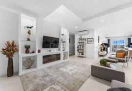 Albufeira – south-facing 4-bedroom townhouse in private condominium