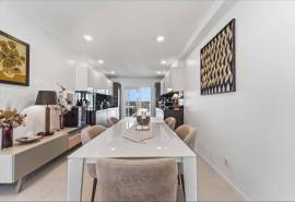 Albufeira – south-facing 4-bedroom townhouse in private condominium