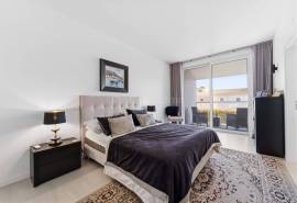 Albufeira – south-facing 4-bedroom townhouse in private condominium