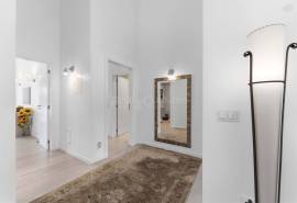 Albufeira – south-facing 4-bedroom townhouse in private condominium