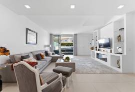 Albufeira – south-facing 4-bedroom townhouse in private condominium