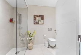 Albufeira – south-facing 4-bedroom townhouse in private condominium