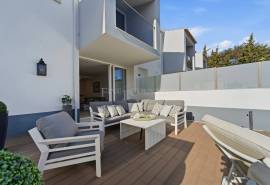 Albufeira – south-facing 4-bedroom townhouse in private condominium