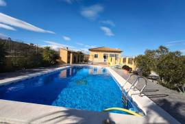 Furnished villa with pool in La Murada – Plot of 2.559 m²