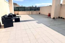 Exclusive penthouse for rent with garage plot on Bulevar del Pla – Alicante Exclusive penthouse for rent with garage plot on Bulevar del Pla – Alicante