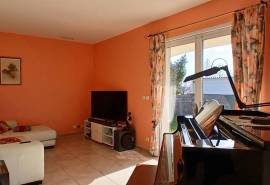 Single Storey Villa With 3 Bedrooms And A Garage, On A 1030 M2 Plot With Pool And Fruit Trees, In A Quiet Residential Area.