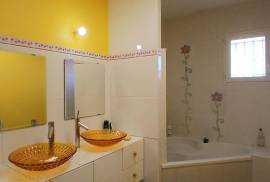 Single Storey Villa With 3 Bedrooms And A Garage, On A 1030 M2 Plot With Pool And Fruit Trees, In A Quiet Residential Area.