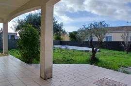 Single Storey Villa With 3 Bedrooms And A Garage, On A 1030 M2 Plot With Pool And Fruit Trees, In A Quiet Residential Area.