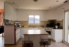 Single Storey Villa With 3 Bedrooms And A Garage, On A 1030 M2 Plot With Pool And Fruit Trees, In A Quiet Residential Area.