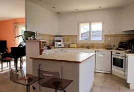 Single Storey Villa With 3 Bedrooms And A Garage, On A 1030 M2 Plot With Pool And Fruit Trees, In A Quiet Residential Area.