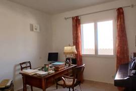 Single Storey Villa With 3 Bedrooms And A Garage, On A 1030 M2 Plot With Pool And Fruit Trees, In A Quiet Residential Area.