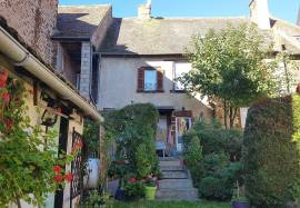 Big building with garden for sale in Chaillac, la Brenne 36