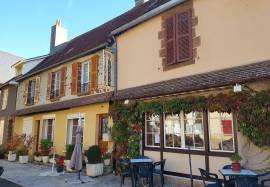 Big building with garden for sale in Chaillac, la Brenne 36