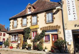 Big building with garden for sale in Chaillac, la Brenne 36