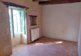 Two houses with garden for sale near Saint Savin 86