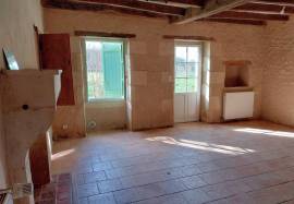 Two houses with garden for sale near Saint Savin 86