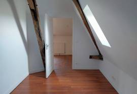 Two houses with garden for sale near Saint Savin 86