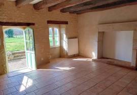 Two houses with garden for sale near Saint Savin 86