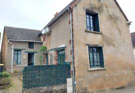 House with garage for sale in Chaillac, Indre 36