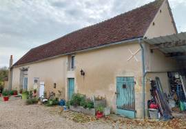 House with big outbuilding for sale near Le Blanc 36